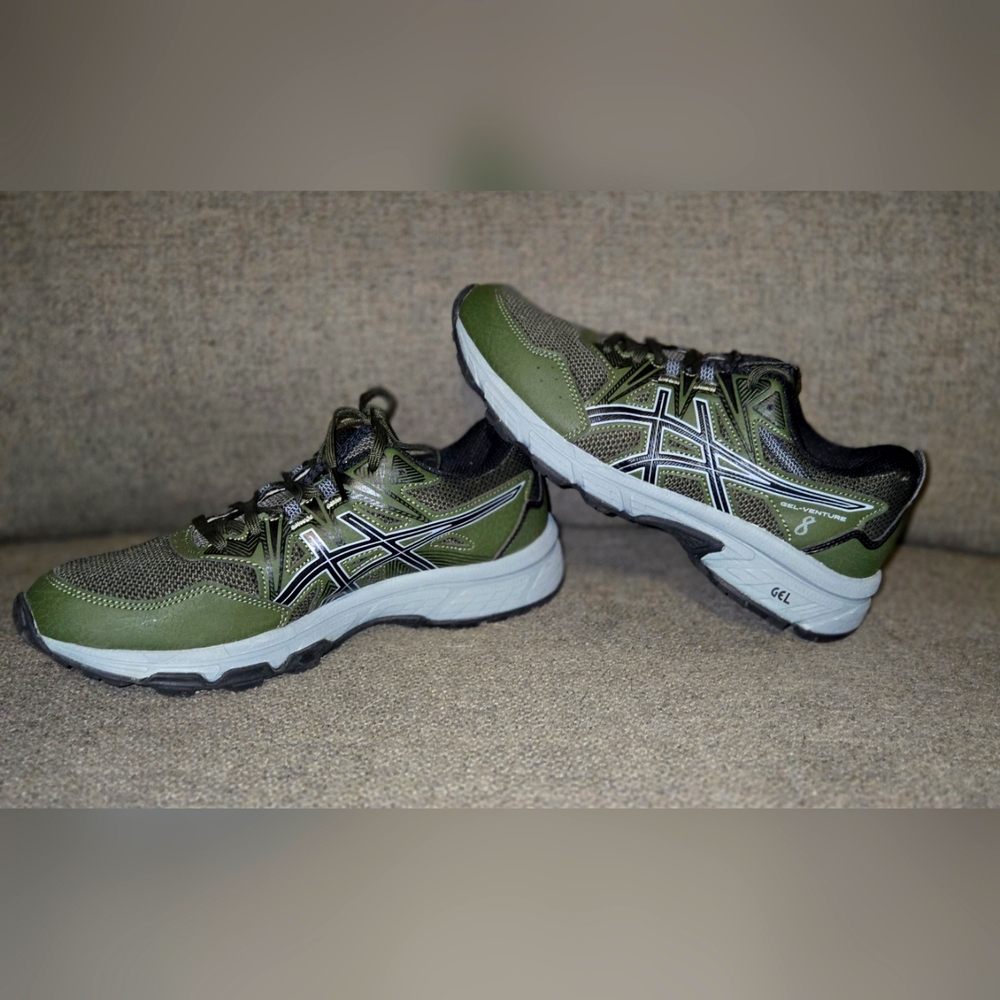 --SOLD ON ANOTHER SITE-- NEW!!  Asics Gel-Venture